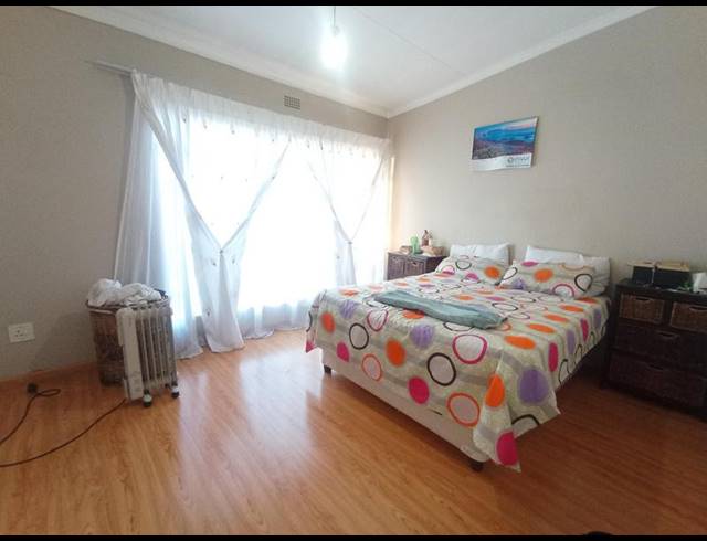 3 BEDROOM PROPERTY TO RENT IN FLORIDA LAKE